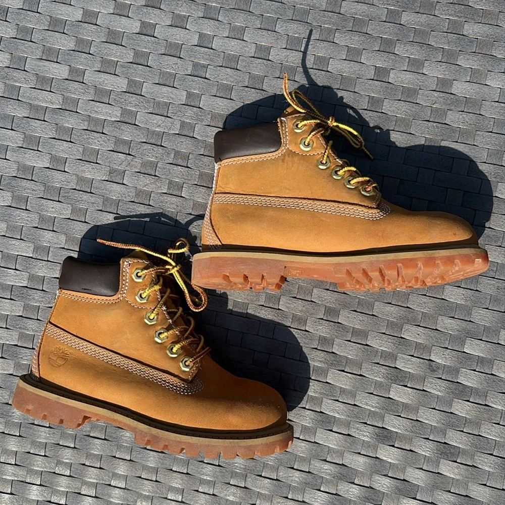 Timberland Classic 6 IN Waterproof Short Chukka Boot Wheat Nubuck Toddler Sz 11
